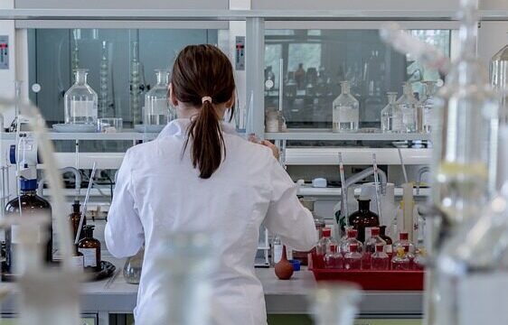laboratory-2815641_640-e1742211491347